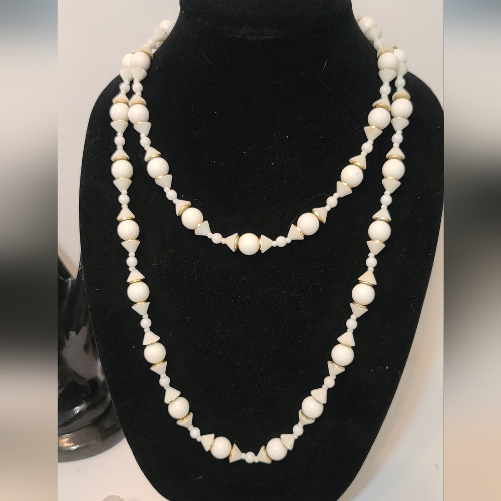 Acrylic white gold necklace vintage 1970's cotton strung spring clasp